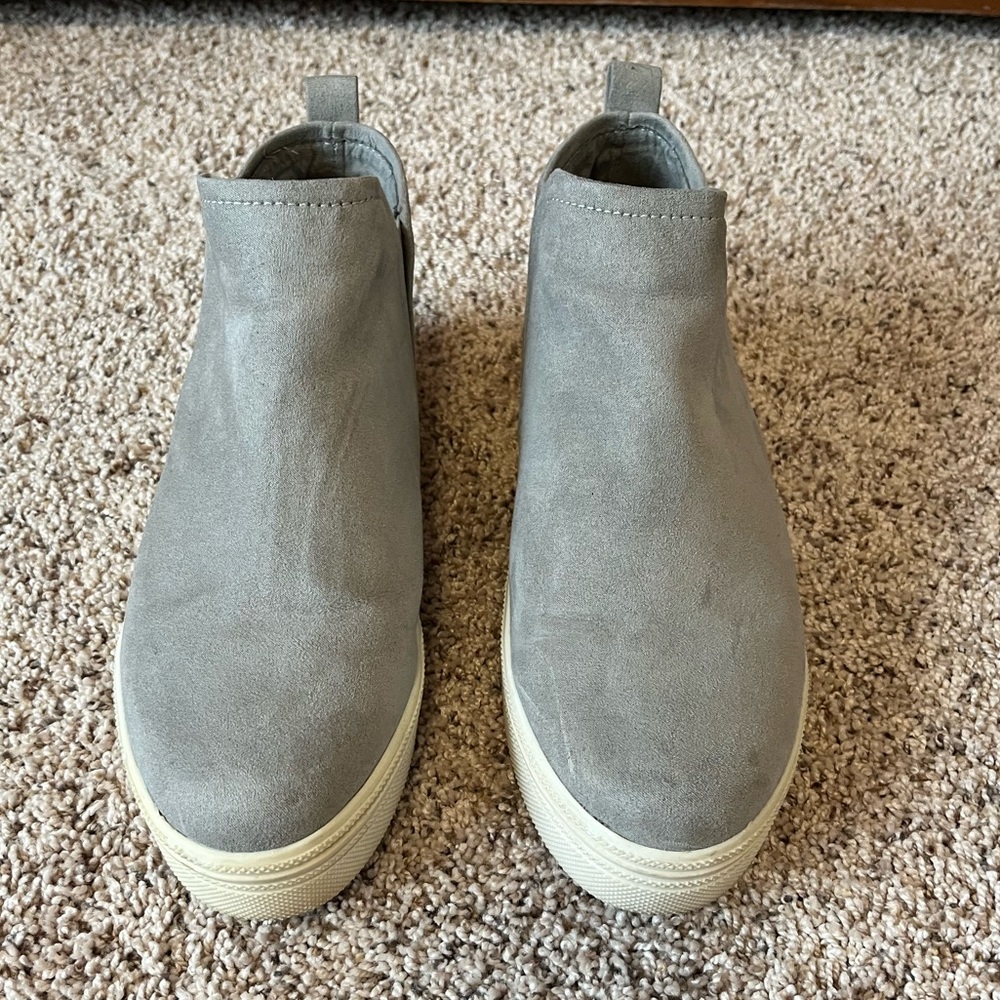 Dolce Vita Light Grey Ankle Sneakers size women’s 8 1/2